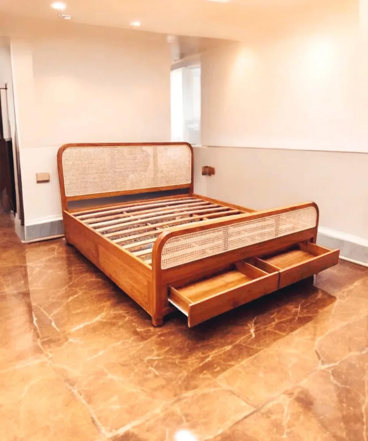 Tempat Tidur Jati & Rotan